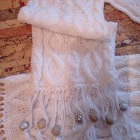 Бяло детско шалче, снимка 2 - Шапки, шалове и ръкавици - 34946116
