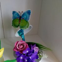 "Летяща чаша" със сапунени ароматни цветя  и мартенички 15лв, снимка 3 - Декорация за дома - 31601494