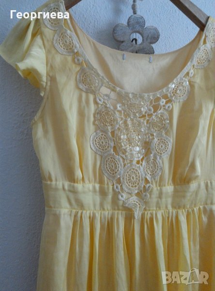 Красива светложълта рокля декорирана с дантела и мъниста, снимка 1