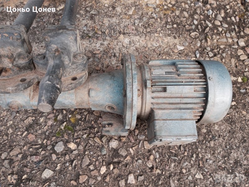 Винтова помпа за гъсти течности,като мазут,масла и други такива., снимка 1