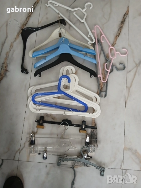 различни видове закачалки за дрехи, снимка 1