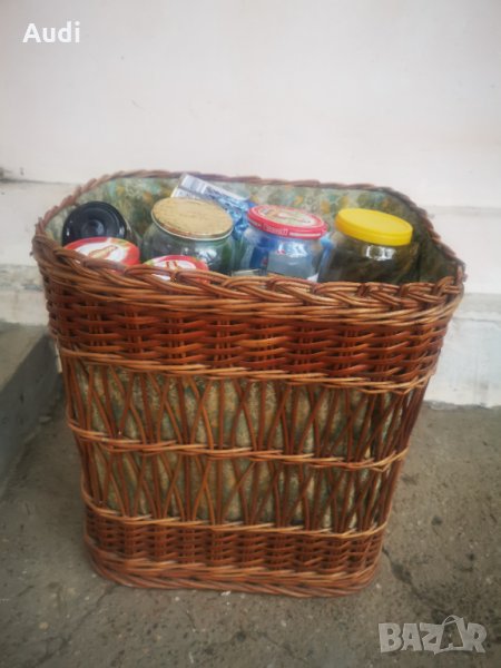 Плетен ратанов кош с текстил отвътре , снимка 1