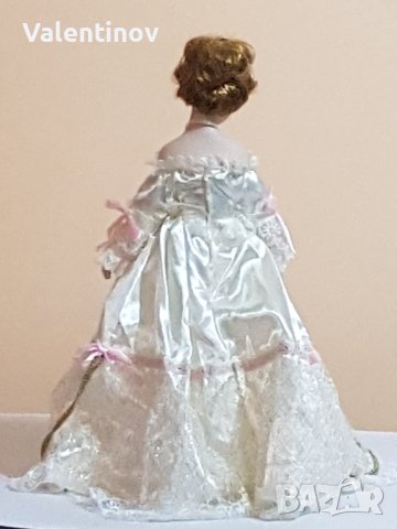 Порцеланова кукла със стойка , снимка 4 - Кукли - 44429381