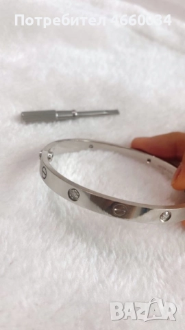 Гривна Cartier Love Bracelet 18к бяло злато, 4 диаманта , снимка 2 - Гривни - 52528517