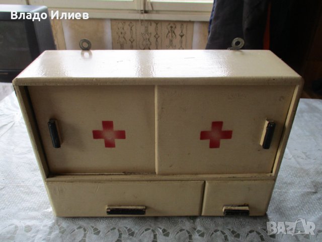 Аптечка домашна дървена винтидж за окачване на стената, снимка 2 - Кутии за съхранение - 31583008