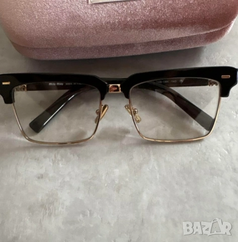 очила с черен обикновен калъф и Ув защита miu miu 