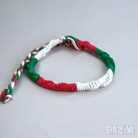 ⬜🟩🟥 Гривна Българския трибагреник ръчно изработена, снимка 2 - Гривни - 51121824