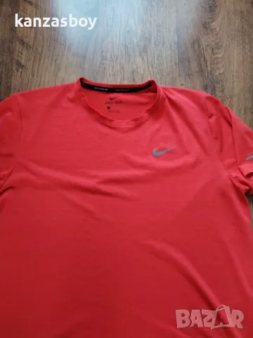 nike dri fit - страхотна дамска тениска L, снимка 2 - Тениски - 49497032