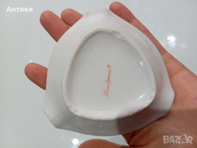 Порцеланов пепелник с маркировка , снимка 2 - Сервизи - 52492970
