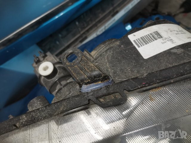 Десен фар Дачия Логан, снимка 3 - Части - 35381376