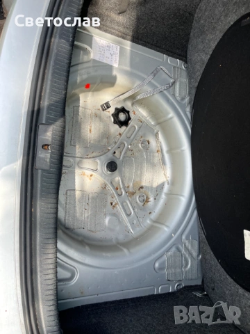 Volkswagen Golf 5 1.6i, снимка 13 - Автомобили и джипове - 54202915