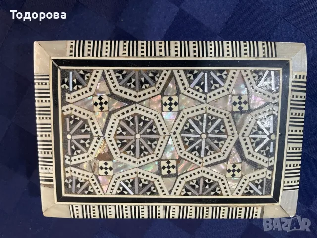 Кутийка за бижута от финна интарзия от екзотична дървесина и седеф, снимка 3 - Антикварни и старинни предмети - 55771503