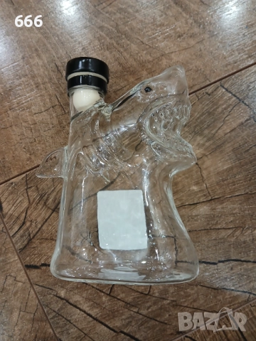 Бутилка уиски Sherum Bruce The Shark, лимитирана серия 50 години Jaws, снимка 2 - Други стоки за дома - 52713117