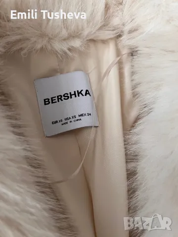 Пухкаво бяла/екрю палто Bershka, снимка 11 - Палта, манта - 50288342