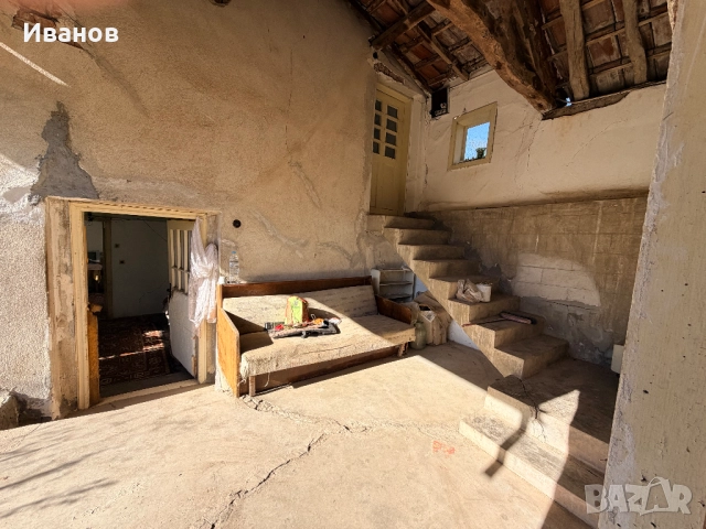 Къща с двор и селскостопански постройки, снимка 11 - Къщи - 49083513