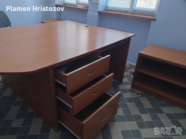 офис бюра и библиотека