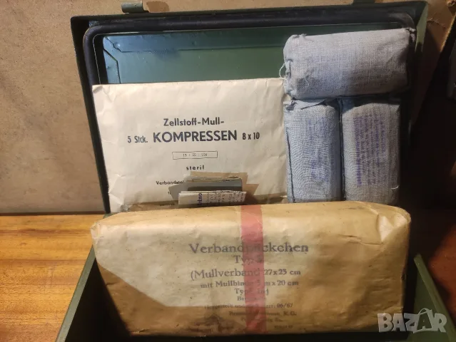 Военна метална аптечка ГДР NVA, снимка 6 - Антикварни и старинни предмети - 56330399