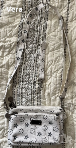 Дамска кожена чанта, снимка 2 - Чанти - 51953638