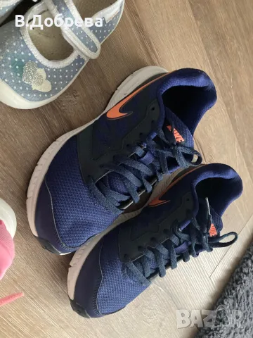 Маратонки Nike и Adidas, пантофи и сандали