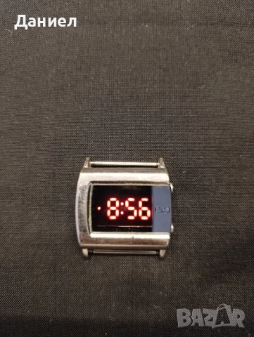 Електронен часовник Q,&Q