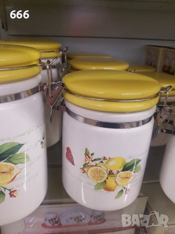 бурканчета, снимка 3 - Буркани, бутилки и капачки - 42855248