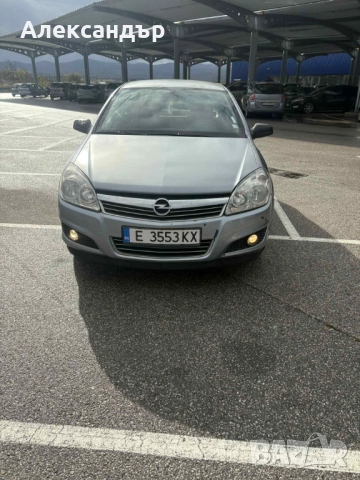Опел Астра Х 2009 г , снимка 3 - Автомобили и джипове - 52478615
