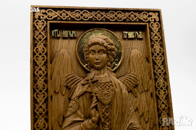 Позлатена релефна икона на архангел Михаил от масивен дъб, снимка 5 - Икони - 53224100