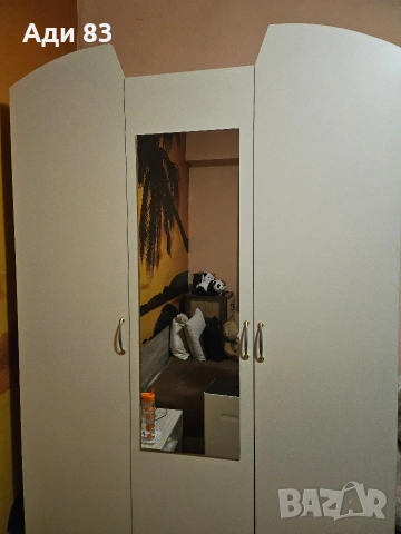 Трикрилен гардероб 