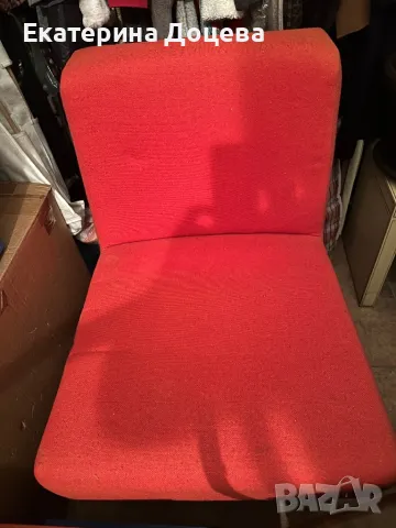 Червен текстилен фотьойл на колелца