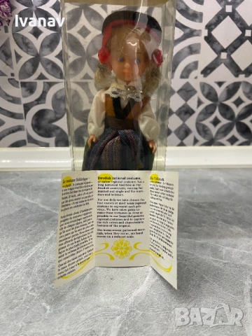 Кукла Handicraft Original Svensk Folkdrakt с кутия, снимка 4 - Антикварни и старинни предмети - 53956699