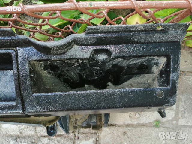 Оригинално барче под таблото без капаче на бушониерата от шофьорската страна за Голф 2! , снимка 4 - Части - 37767032