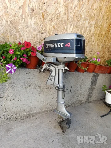 Извънбордов двутактов двигател за лодка Evinrude, 4 конски сили, произведен в САЩ, два цилиндъра