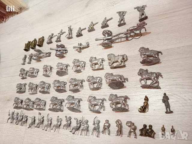 60 бр метални войници коне оръдия и др, снимка 2 - Настолни игри - 54014926
