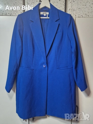 Елегантно синьо сако DKNY