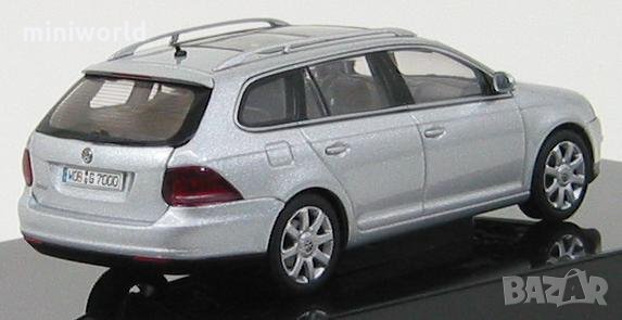 Volkswagen Golf V Variant - мащаб 1:43 на AutoArt модела е нов в PVC дисплей-кейс, снимка 2 - Колекции - 31070137