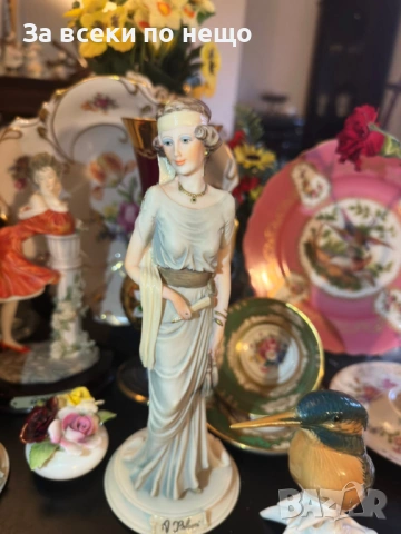 Capodimonte Italy  Circa 1987 Dear Studio figurine of an elegant lady’s Код P2068, снимка 11 - Декорация за дома - 53998008