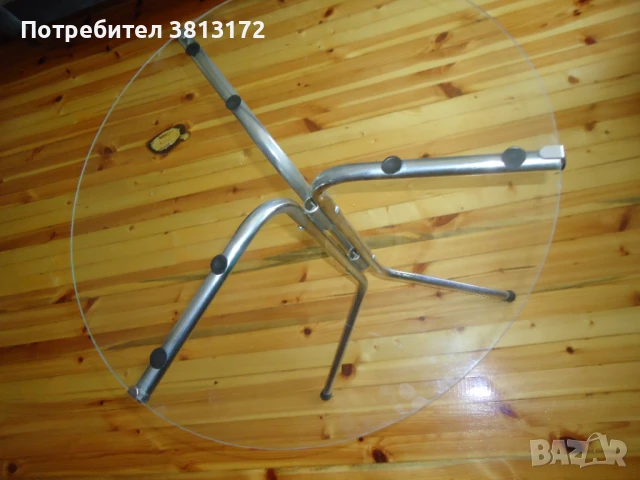 стъклена кръгла маса