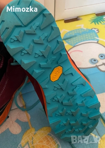 Нови дамски туристически обувки Dachstein н-р 38,5!, снимка 9 - Други - 52652239