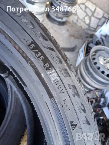 305 35 21 PIRELLI 2бр зимни , снимка 4 - Гуми и джанти - 56246369