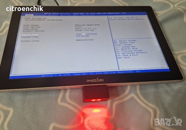 Индустриален тъч скрийн компютър с баркод четец