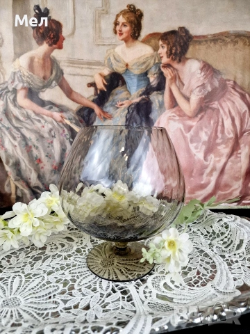 Голяма стъклена чаша