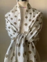 Бял шал на бежови точки, снимка 1
