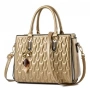Дамска чанта – Златен блясък с практичен интериор! 👜✨, снимка 1