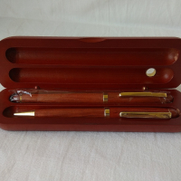 Луксозен комплект химикал и писалка в дървена кутия, снимка 1 - Ученически пособия, канцеларски материали - 44819960