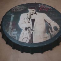 The KING Elvis Presley- автентична табела(тип бирена капачка), снимка 7 - Китари - 39810425