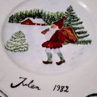 Авторска Коледна порцеланова чиния, снимка 1 - Колекции - 37911363