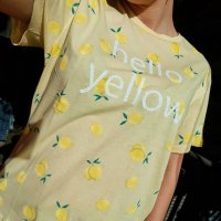 Тениска със лимони и надпис Hello Yellow във жълт цвят, снимка 2 - Тениски - 29288950