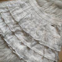 Бяла пола на волани Hollister, снимка 2 - Поли - 42703331