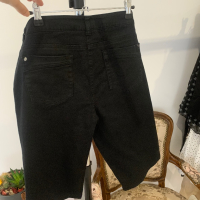Черни дънки до коляното в размер М, снимка 12 - Къси панталони и бермуди - 44779474