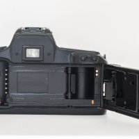 Автофокусна филмова камера Canon EOS 1000F, снимка 3 - Фотоапарати - 42480171